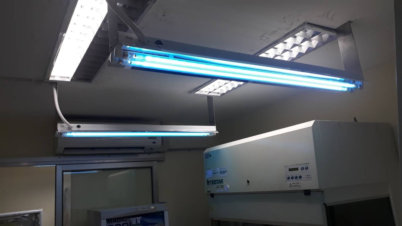 หลอดยูวีซี พร้อมโคม ติดตั้งในห้อง / UVC Lamp with Housing in Room